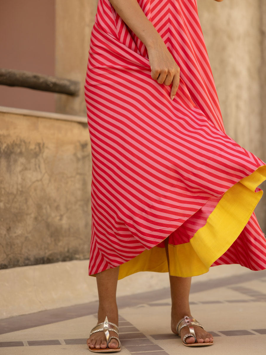 The Queen Sleeveless Dress